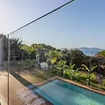 Villa De La Madrague Vue A 200m De La Sur La Presqu' Ile De Giens Sea And Mountain Pleasure
