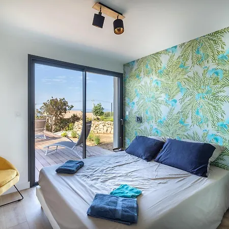 Villa De La Madrague Vue A 200m De La Sur La Presqu' Ile De Giens Sea And Mountain Pleasure Hyères