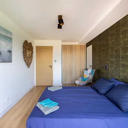 Villa De La Madrague Vue A 200m De La Sur La Presqu' Ile De Giens Sea And Mountain Pleasure