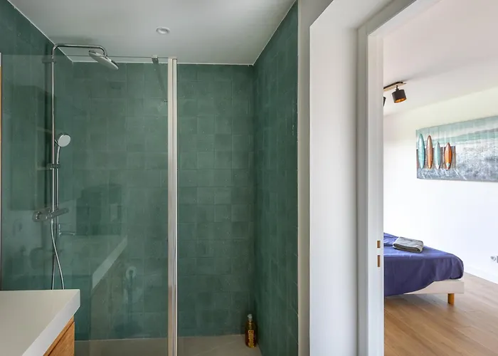 Villa De La Madrague Vue A 200m De La Sur La Presqu' Ile De Giens Sea And Mountain Pleasure