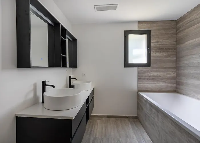 Villa De La Madrague Vue A 200m De La Sur La Presqu' Ile De Giens Sea And Mountain Pleasure Hyères