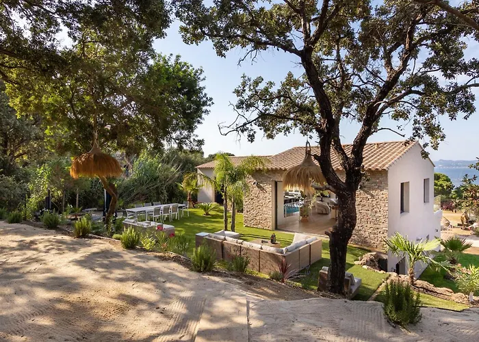Villa De La Madrague Vue A 200m De La Sur La Presqu' Ile De Giens Sea And Mountain Pleasure Hyères