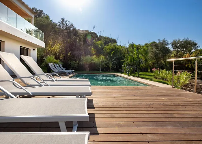 De La Madrague Vue A 200m De La Sur La Presqu' Ile De Giens Sea And Mountain Pleasure