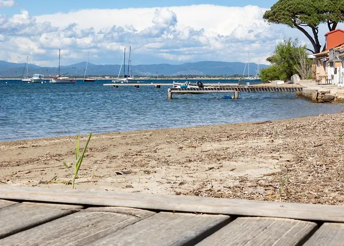 De La Madrague Vue A 200m De La Sur La Presqu' Ile De Giens Sea And Mountain Pleasure Villa *