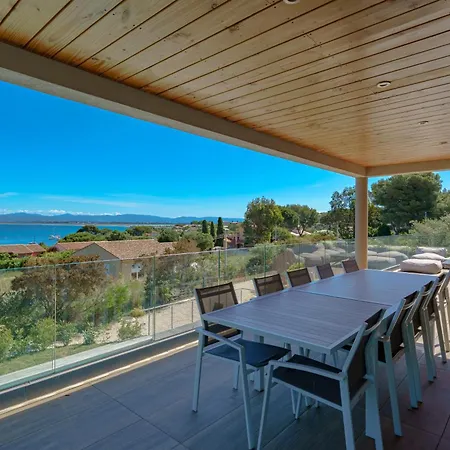 Villa De La Madrague Vue A 200m De La Sur La Presqu' Ile De Giens Sea And Mountain Pleasure Hyères