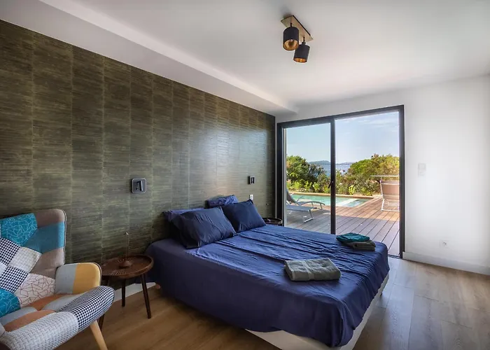 De La Madrague Vue A 200m De La Sur La Presqu' Ile De Giens Sea And Mountain Pleasure