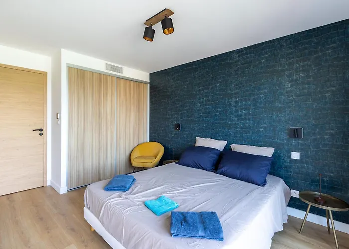 De La Madrague Vue A 200m De La Sur La Presqu' Ile De Giens Sea And Mountain Pleasure Villa