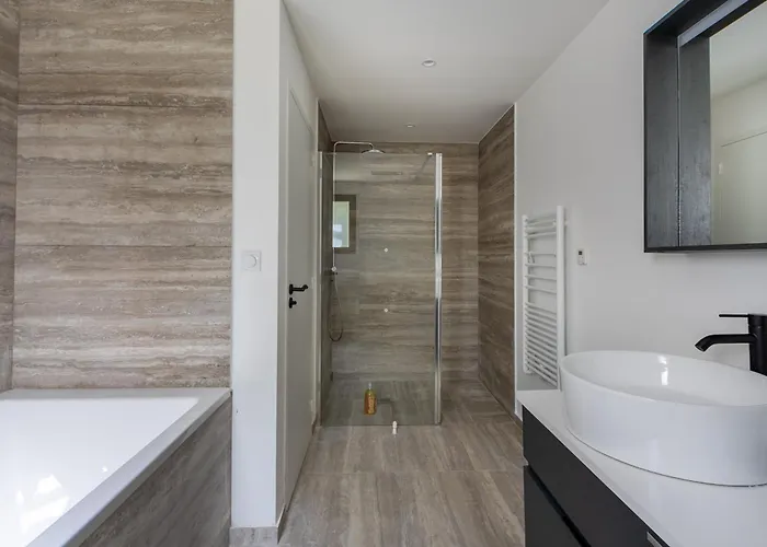 De La Madrague Vue A 200m De La Sur La Presqu' Ile De Giens Sea And Mountain Pleasure Villa