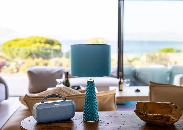 Villa De La Madrague Vue A 200m De La Sur La Presqu' Ile De Giens Sea And Mountain Pleasure