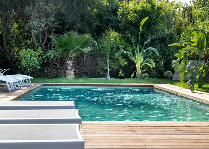 Villa De La Madrague Vue A 200m De La Sur La Presqu' Ile De Giens Sea And Mountain Pleasure