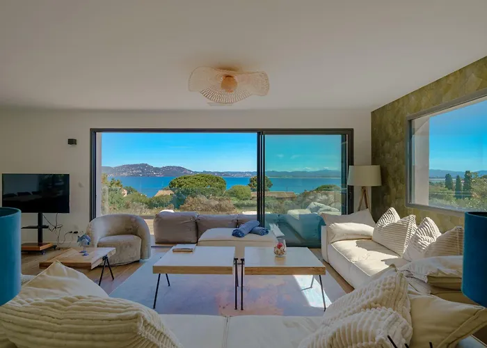 Villa De La Madrague Vue A 200m De La Sur La Presqu' Ile De Giens Sea And Mountain Pleasure Hyeres