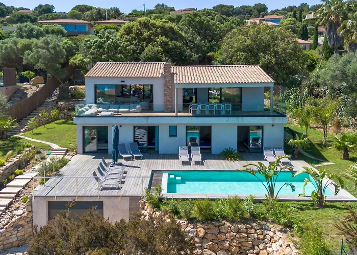 De La Madrague Vue A 200m De La Sur La Presqu' Ile De Giens Sea And Mountain Pleasure